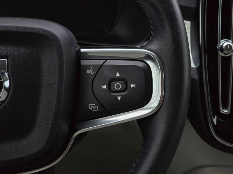 2021 Volvo XC40 T5 Momentum