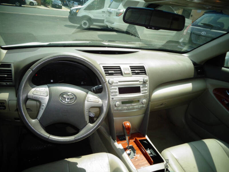 2011 Toyota Camry XLE photo 10