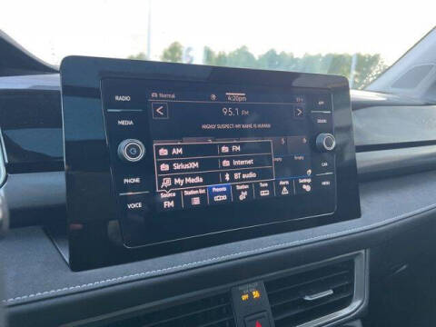 2025 Volkswagen Taos SE Black 4Motion