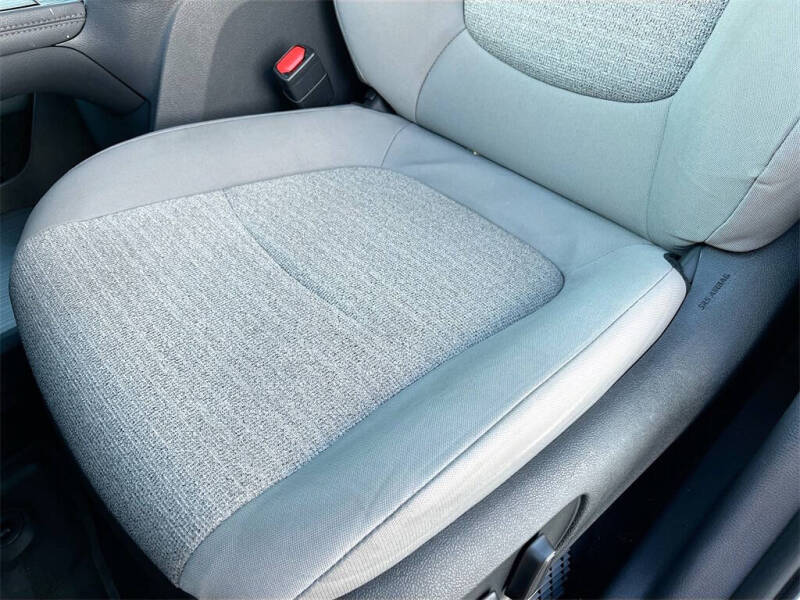 2022 Toyota Sienna LE 8-Passenger