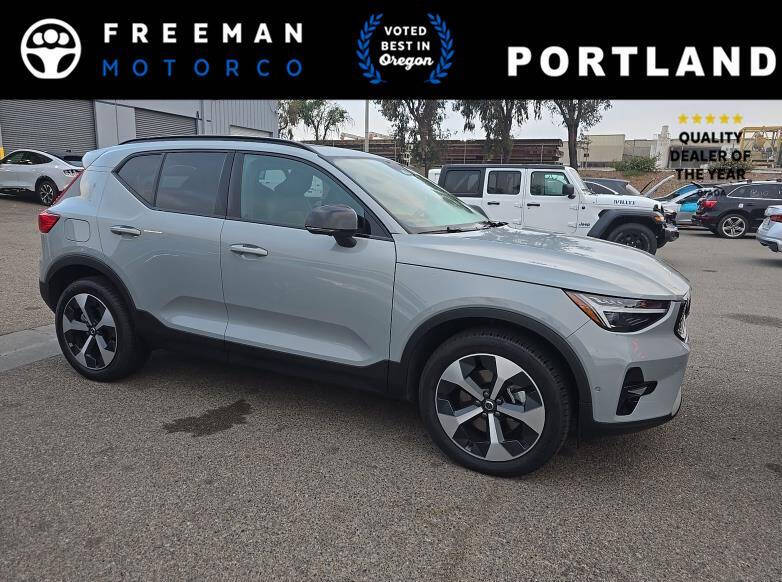 2026 Volvo XC40 B5 Plus