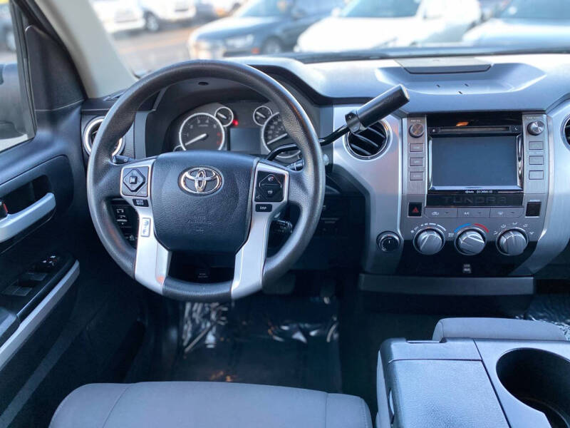 2016 Toyota Tundra SR5 photo 16