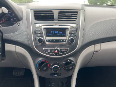 2017 Hyundai Accent SE