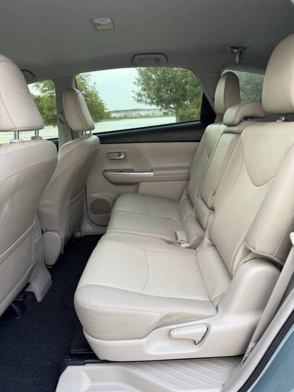 2014 Toyota Prius v Five