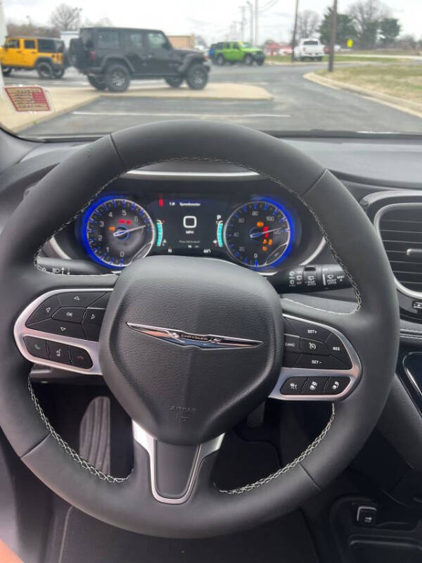 2026 Chrysler Pacifica Select