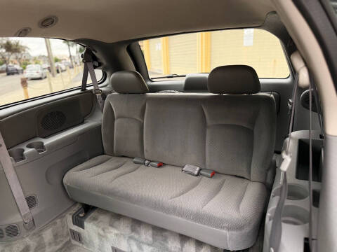 2005 Dodge Grand Caravan SE