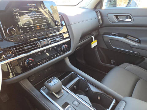 2025 Nissan Pathfinder SL