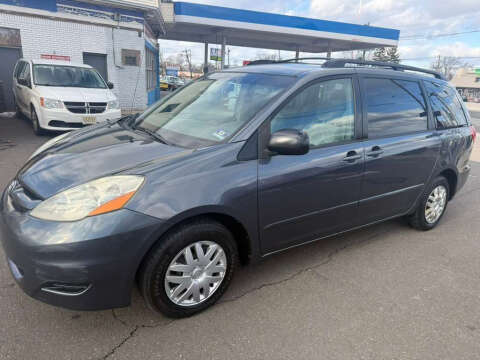 2007 Toyota Sienna LE 8-Passenger