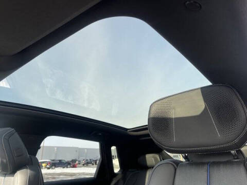 2024 Cadillac LYRIQ Luxury 3