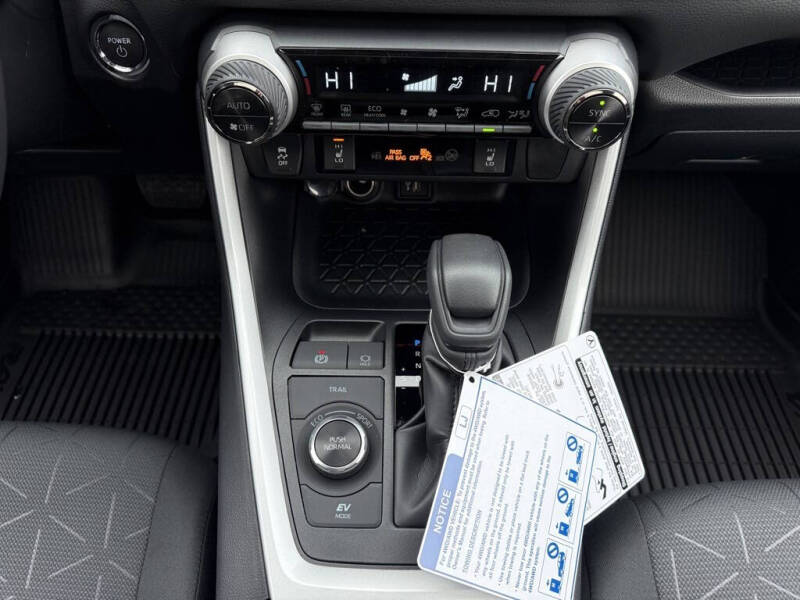 2025 Toyota RAV4 Hybrid XLE