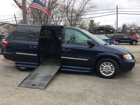 2004 Chrysler Town and Country for sale at Antique Motors in Plymouth IN
