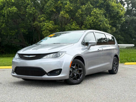 2020 Chrysler Pacifica Touring