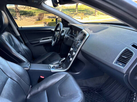 2016 Volvo XC60 T6 Drive-E Platinum