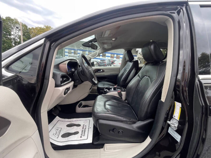 2017 Chrysler Pacifica Touring-L