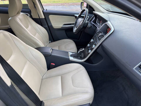 2016 Volvo XC60 T5 Drive-E Premier