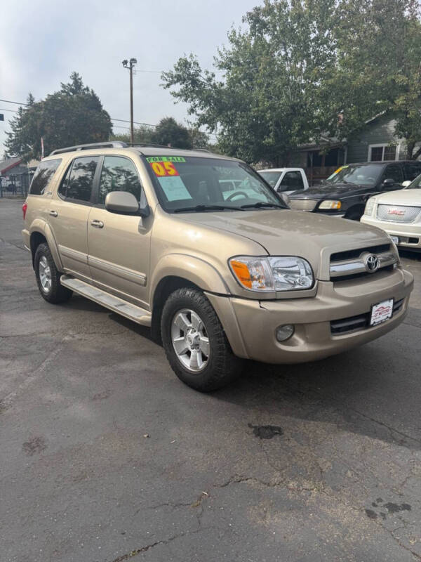 2005 Toyota Sequoia SR5