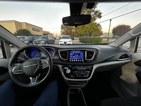 2017 Chrysler Pacifica Touring