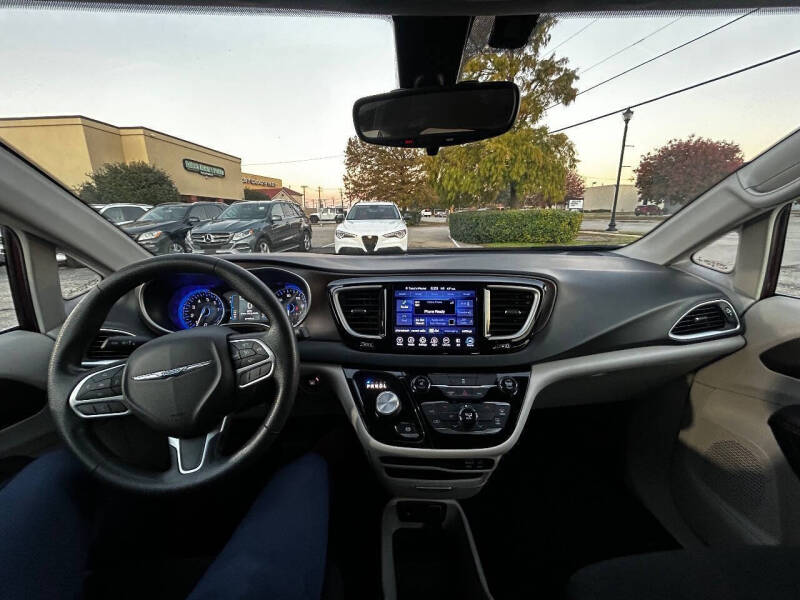 2017 Chrysler Pacifica Touring