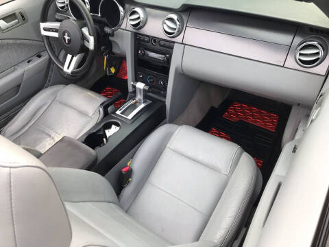 2007 Ford Mustang V6 Deluxe