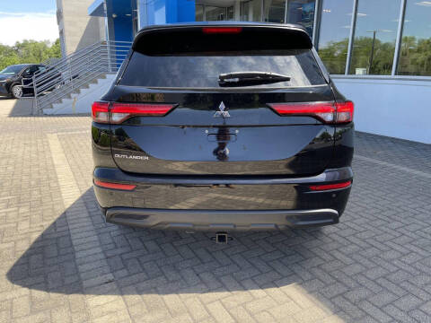 2022 Mitsubishi Outlander ES