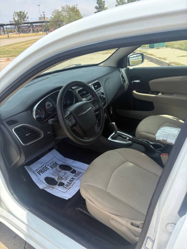 2013 Chrysler 200 LX