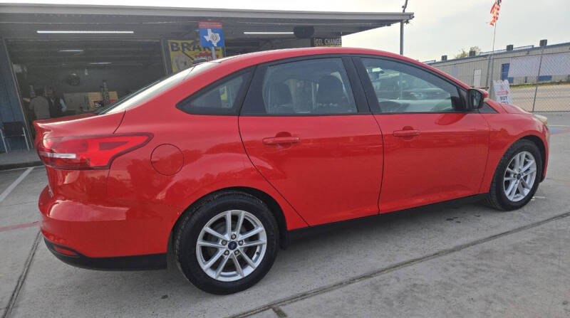 2015 Ford Focus SE photo 17