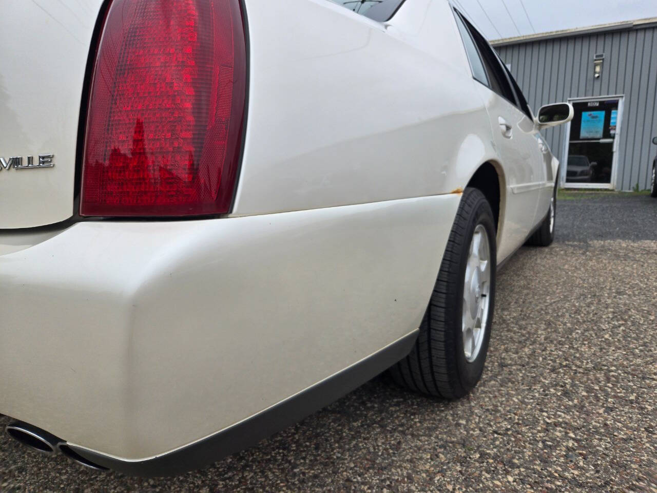 2002 Cadillac DeVille 25