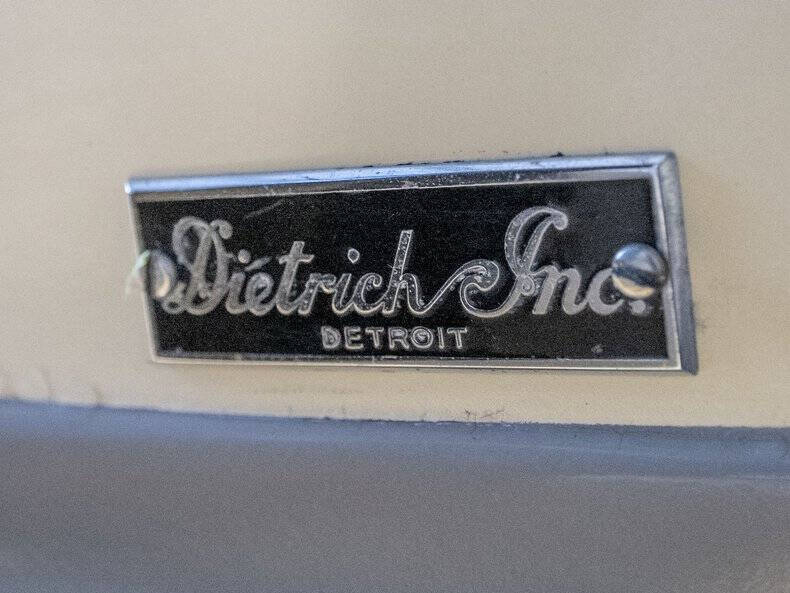 1933 Packard Super Eight Convertible Sedan