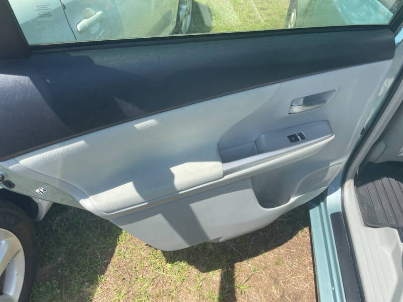 2013 Toyota Prius v Five