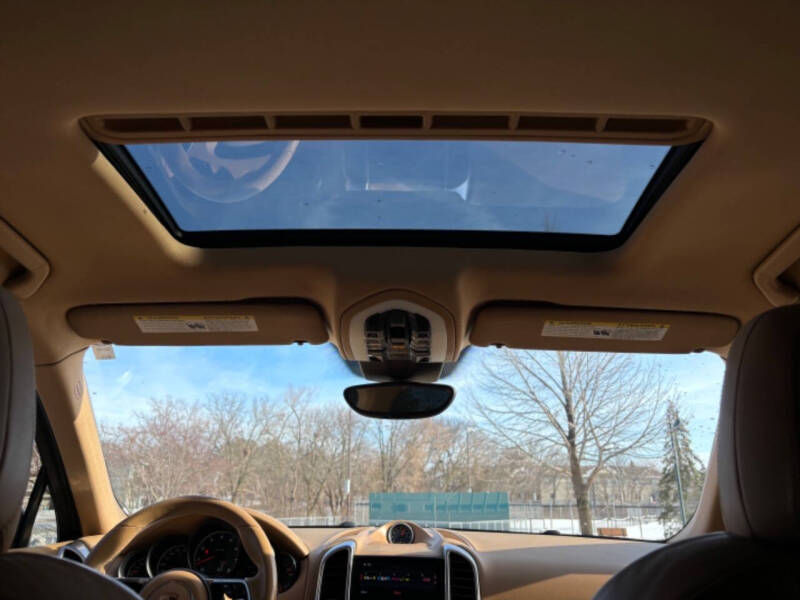 2017 Porsche Cayenne Platinum Edition