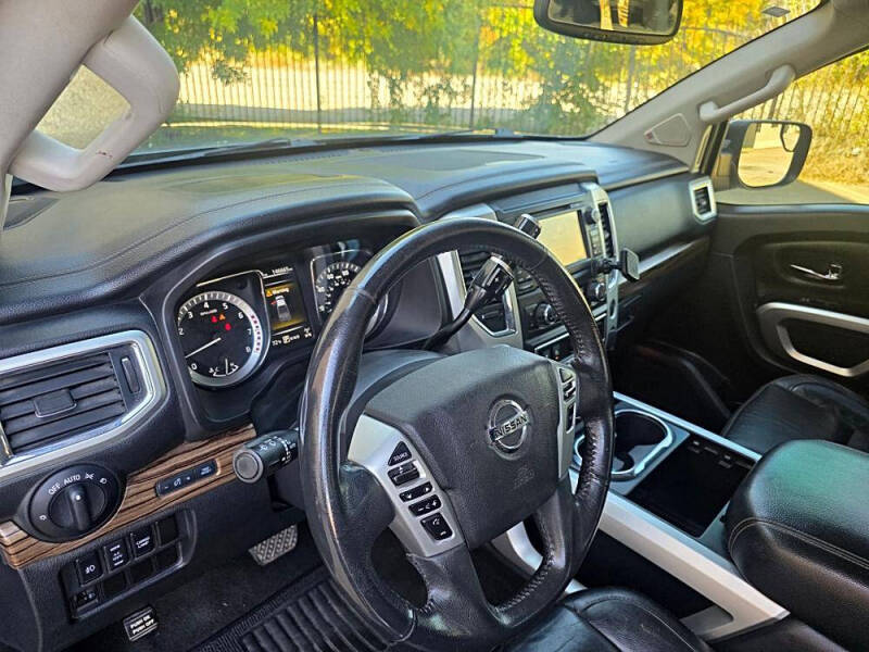 2017 Nissan Titan