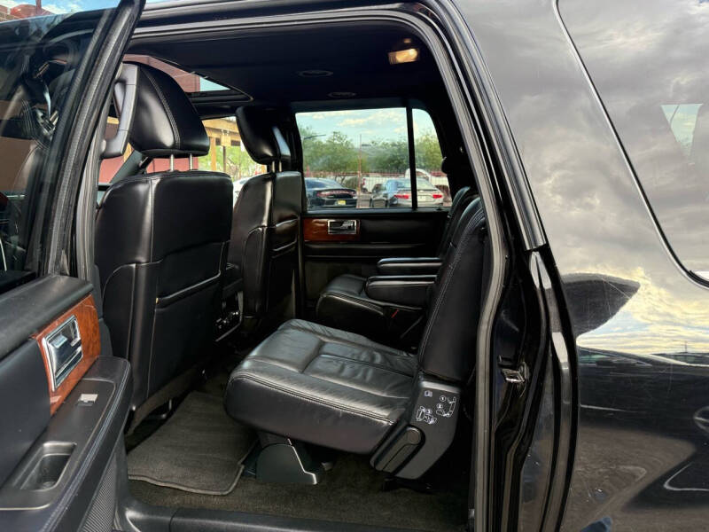 2016 Lincoln Navigator Select photo 28