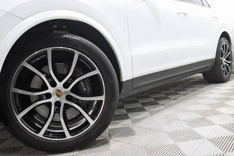 2023 Porsche Cayenne Coupe Platinum Edition