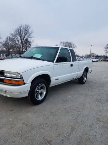 2000 Chevrolet S-10 for sale at WESTSIDE GARAGE LLC in Keokuk IA