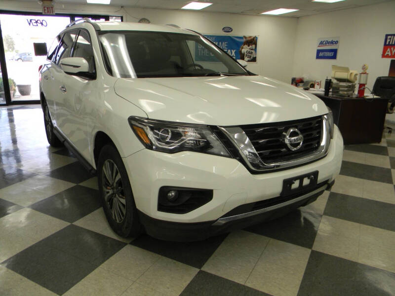 2019 Nissan Pathfinder SV's photo