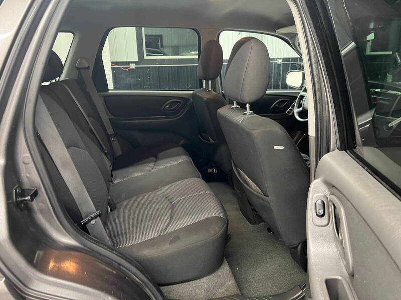 2005 Mazda Tribute s