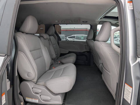 2017 Toyota Sienna XLE 8-Passenger