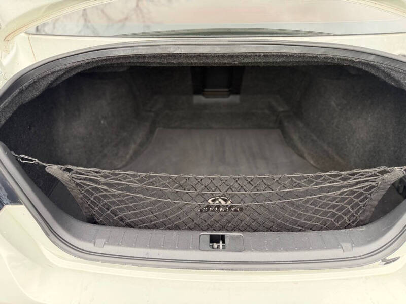 2015 Infiniti Q70 3.7