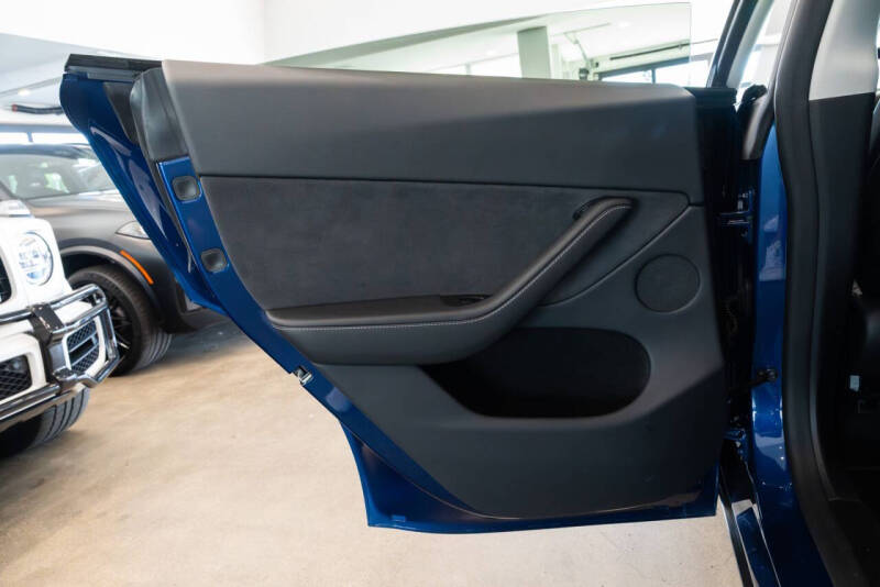 2025 Tesla Model Y Performance