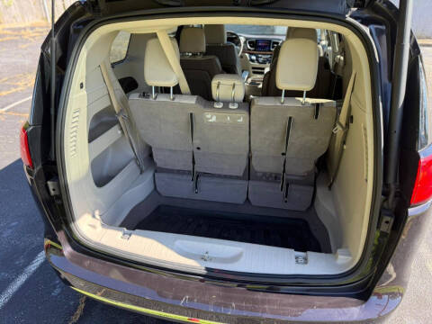 2017 Chrysler Pacifica Touring-L