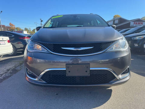 2017 Chrysler Pacifica Touring-L Plus