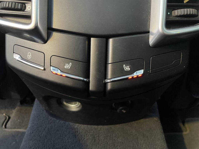 2016 Porsche Cayenne GTS