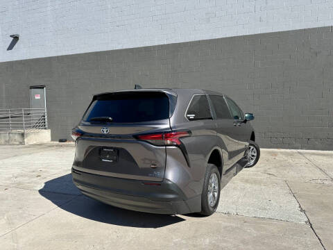 2022 Toyota Sienna LE 8-Passenger