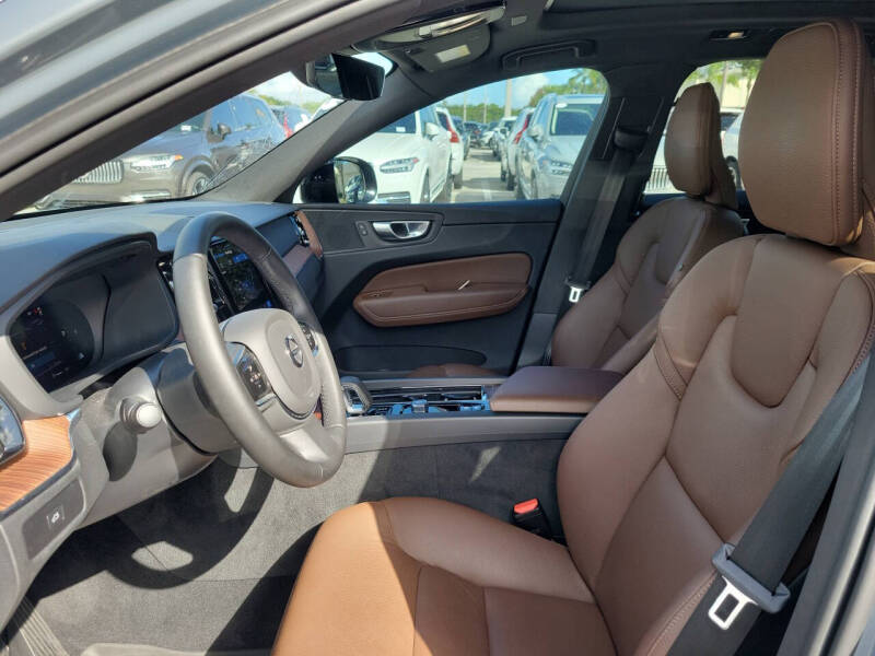 2024 Volvo XC60 B5 Plus Dark Theme