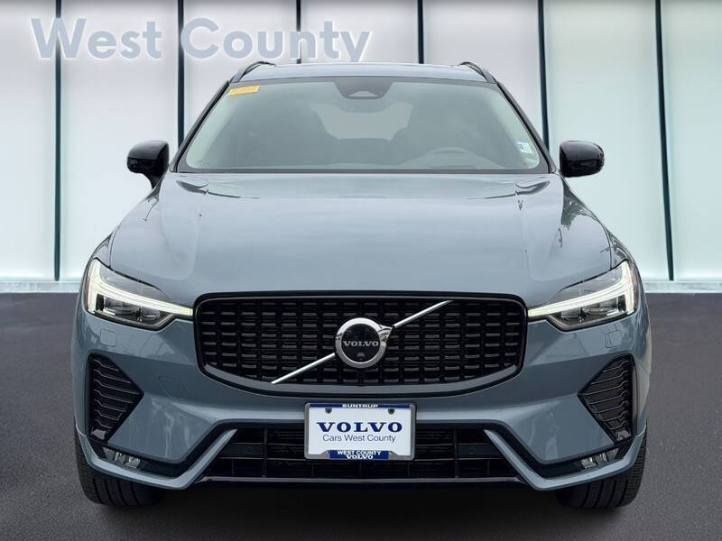 2023 Volvo XC60 B5 Ultimate Dark Theme