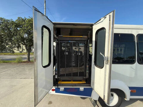 2017 Ford E-Series E-450 SD