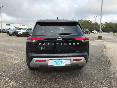 2025 Nissan Pathfinder SL