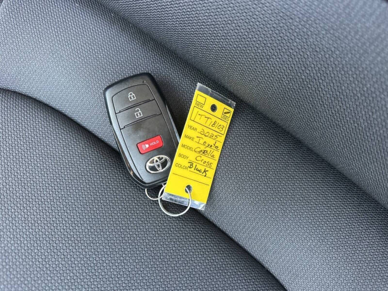 2025 Toyota Corolla Cross LE