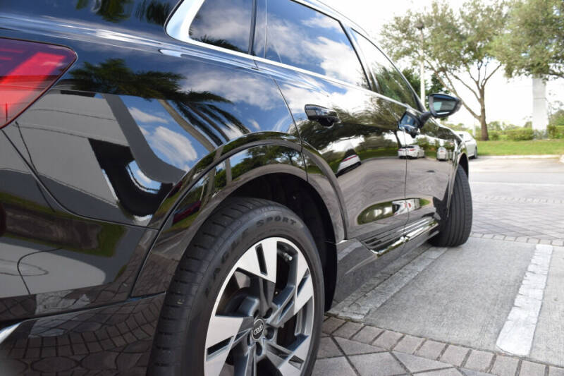 2022 Audi e-tron quattro Premium