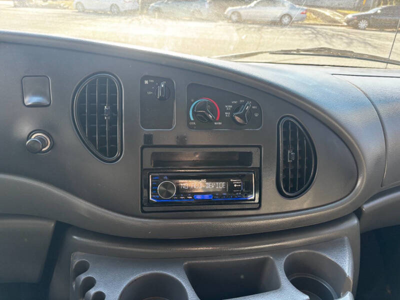 2004 Ford E-Series E-350 SD